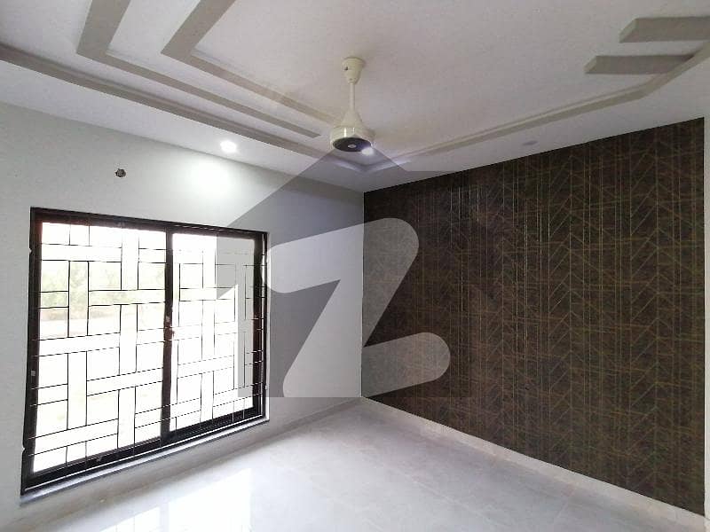 Investors Should sale This House Located Ideally In Raiwind Road