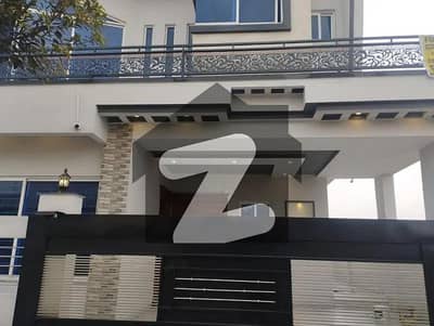 10 Marla Best Location House For Sale In Jasmine Block Bahria Town Lahore