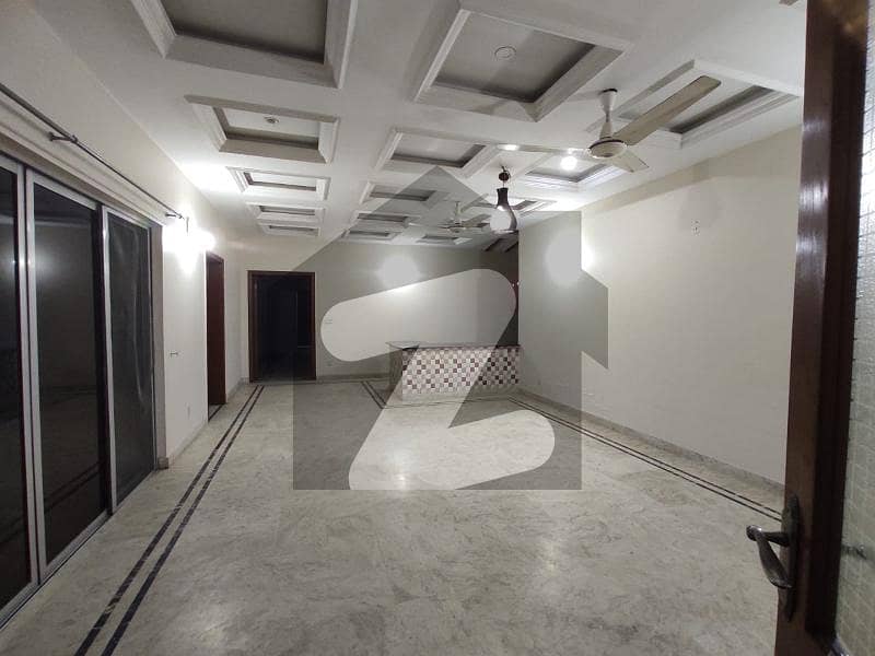 فارمانئیٹس ہاؤسنگ سکیم لاہور میں 2 کمروں کا 10 مرلہ بالائی پورشن 48.0 ہزار میں کرایہ پر دستیاب ہے۔