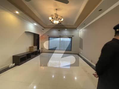 ای ۔ 11 اسلام آباد میں 6 کمروں کا 1 کنال مکان 10.0 کروڑ میں برائے فروخت۔