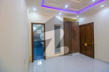 ڈی ایچ اے فیز 2 ڈیفنس (ڈی ایچ اے),لاہور میں 4 کمروں کا 7 مرلہ مکان 90.0 ہزار میں کرایہ پر دستیاب ہے۔