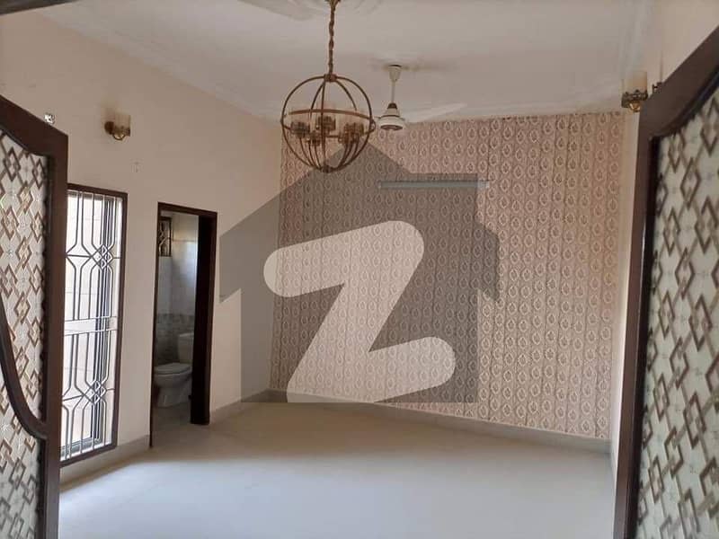 کلفٹن ۔ بلاک 1 کلفٹن,کراچی میں 5 کمروں کا 12 مرلہ مکان 2.85 لاکھ میں کرایہ پر دستیاب ہے۔