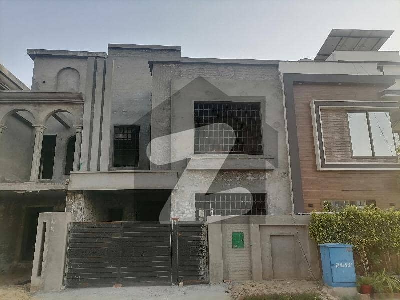 بحریہ آرچرڈ فیز 1 ۔ ایسٹزن بحریہ آرچرڈ فیز 1,بحریہ آرچرڈ,لاہور میں 3 کمروں کا 5 مرلہ مکان 1.42 کروڑ میں برائے فروخت۔