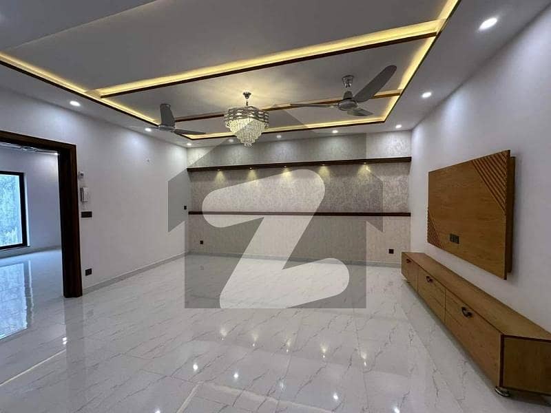 Saima Square One 3 Bed Dd Flat Available For Sale