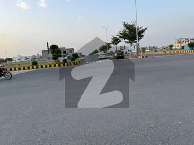 ڈی ایچ اے فیز 7 - بلاک یو فیز 7,ڈیفنس (ڈی ایچ اے),لاہور میں 2 کنال رہائشی پلاٹ 6.5 کروڑ میں برائے فروخت۔