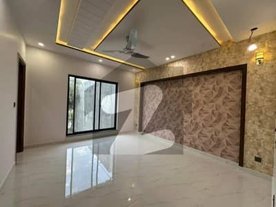 Brand New 3 bed dd 150gaz Gulshan block 3