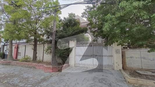 ڈی ایچ اے فیز 4 ڈی ایچ اے ڈیفینس,کراچی میں 4 کمروں کا 12 مرلہ مکان 6.0 کروڑ میں برائے فروخت۔