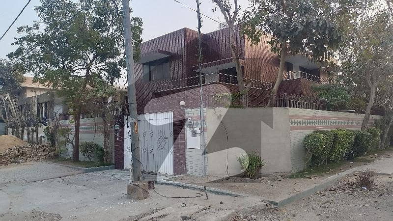 Chance Deal 300 Yards Beautiful Independent Corner Bungalow Prime Location In Dha Phase 4