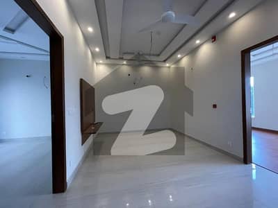 ڈی ایچ اے فیز 6 ڈیفنس (ڈی ایچ اے),لاہور میں 2 کمروں کا 1 کنال زیریں پورشن 1.3 لاکھ میں کرایہ پر دستیاب ہے۔