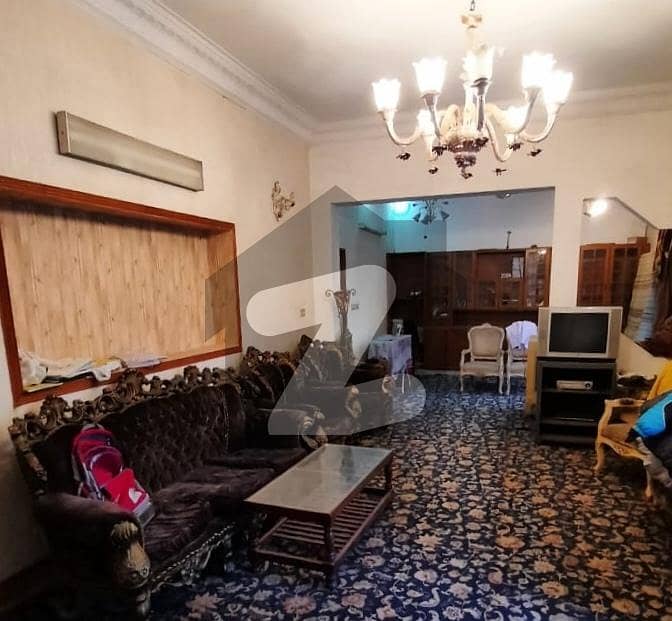 ماڈل ٹاؤن لاہور میں 10 کمروں کا 2 کنال مکان 25.0 کروڑ میں برائے فروخت۔