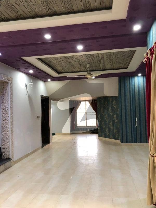 ستارہ سپنا سٹی فیصل آباد میں 5 کمروں کا 10 مرلہ مکان 1.2 لاکھ میں کرایہ پر دستیاب ہے۔