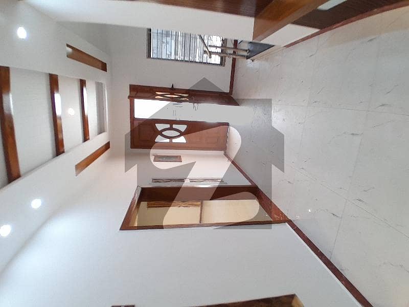 خیابانِ گارڈنز فیصل آباد میں 6 کمروں کا 13 مرلہ مکان 5.5 کروڑ میں برائے فروخت۔