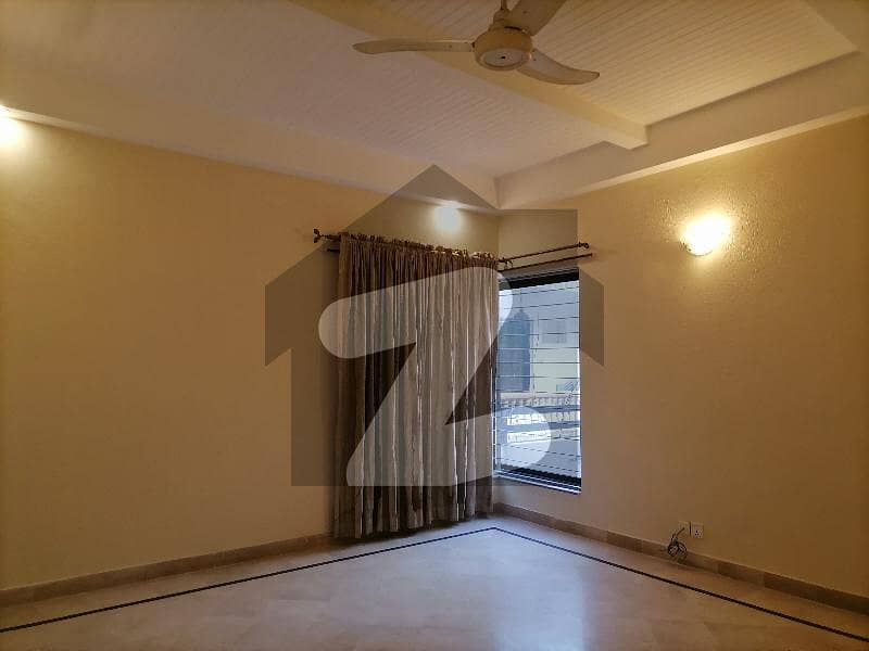 ڈی ایچ اے فیز 3 ڈیفنس (ڈی ایچ اے),لاہور میں 4 کمروں کا 10 مرلہ مکان 1.4 لاکھ میں کرایہ پر دستیاب ہے۔