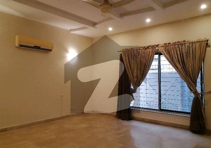 ڈی ایچ اے فیز 1 ڈیفنس (ڈی ایچ اے),لاہور میں 4 کمروں کا 10 مرلہ مکان 1.3 لاکھ میں کرایہ پر دستیاب ہے۔