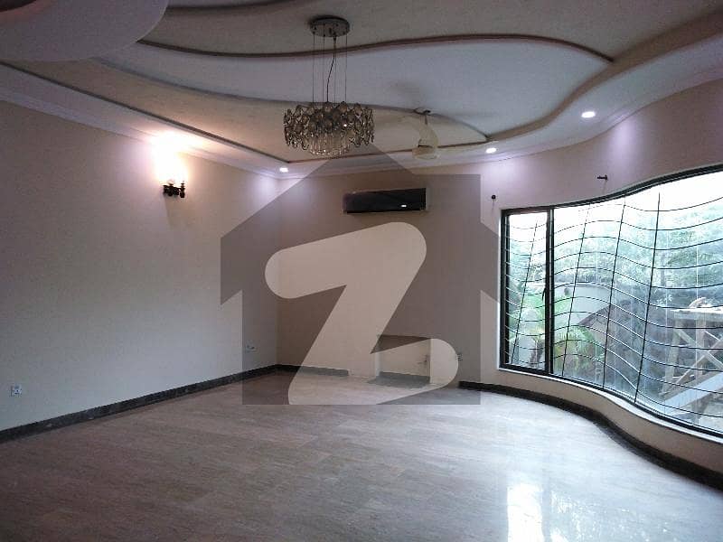 ڈی ایچ اے فیز 1 ڈیفنس (ڈی ایچ اے),لاہور میں 5 کمروں کا 1 کنال مکان 5.5 کروڑ میں برائے فروخت۔