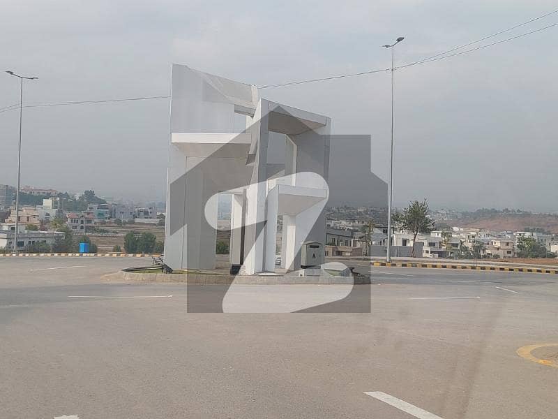 1 Kanal Level South Face Plot Available For Sale In Zafar Iqbal Avenue