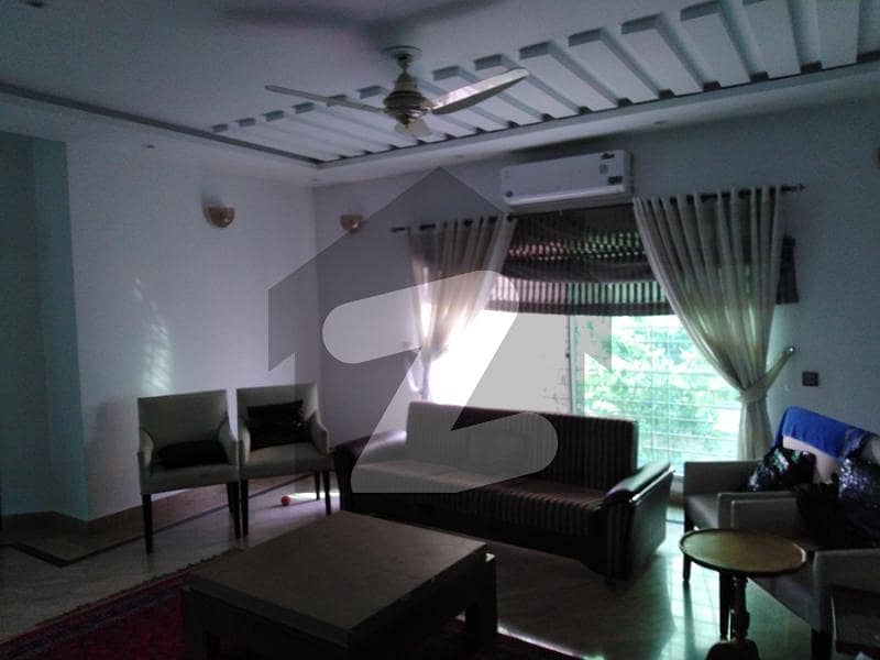 ڈی ایچ اے فیز 4 - بلاک ڈبل سی فیز 4,ڈیفنس (ڈی ایچ اے),لاہور میں 5 کمروں کا 1 کنال مکان 6.75 کروڑ میں برائے فروخت۔