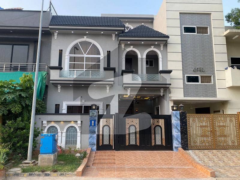 New Modern Spanish House 5.5 Marla Near Park & Masjid In FF Block For Sale