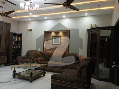 واپڈا ٹاؤن فیز 2 واپڈا ٹاؤن,لاہور میں 5 کمروں کا 10 مرلہ مکان 4.5 کروڑ میں برائے فروخت۔