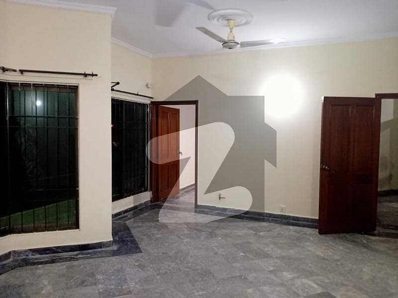 10 Marla Beautiful Beautiful Luxurious Full House For Rent in DHA Phase 4 Lahore