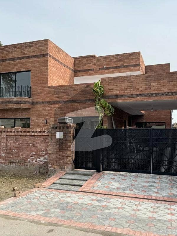 ڈی ایچ اے فیز 3 - بلاک ڈبل ایکس فیز 3,ڈیفنس (ڈی ایچ اے),لاہور میں 5 کمروں کا 1 کنال مکان 2.2 لاکھ میں کرایہ پر دستیاب ہے۔
