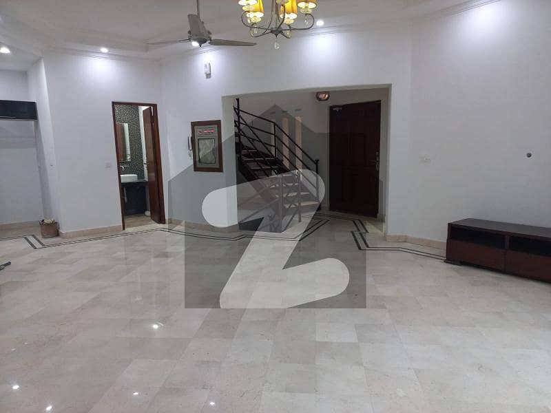 10 Marla Ideal House for Sale in DHA Phase 4 Lahore