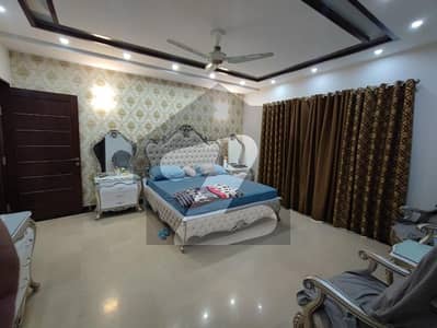 ڈی ایچ اے فیز 5 ڈیفنس (ڈی ایچ اے),لاہور میں 6 کمروں کا 1 کنال مکان 8.25 کروڑ میں برائے فروخت۔