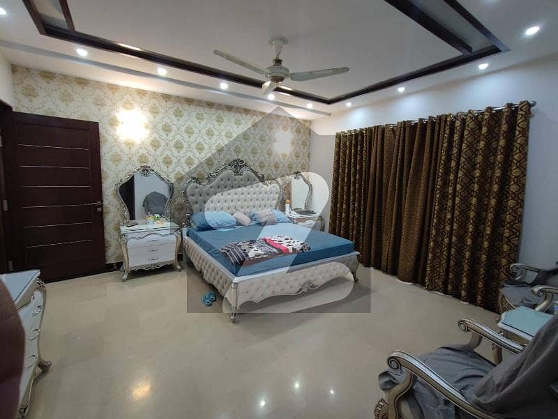 ڈی ایچ اے فیز 5 ڈیفنس (ڈی ایچ اے),لاہور میں 6 کمروں کا 1 کنال مکان 8.25 کروڑ میں برائے فروخت۔