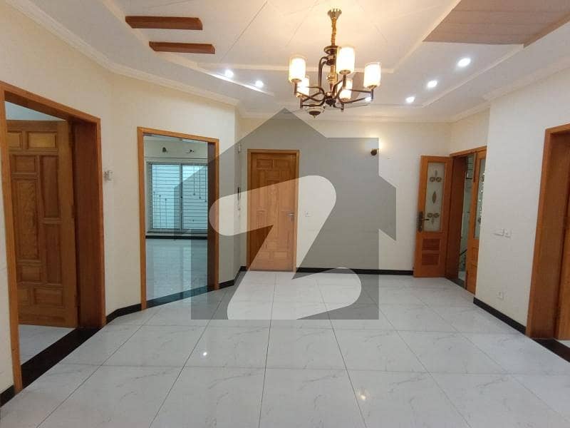 10 MARLA 3 BED ROOMS FULLY LUXURY IDEAL LOCATION EXCELLENT UPPER PORTION FOR RENT IN BAHRIA TOWN LAHORE