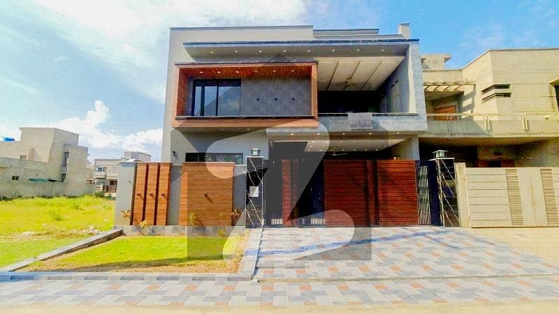 Ideally Located Prime Location House Of 10 Marla Is Available For Sale In Lahore