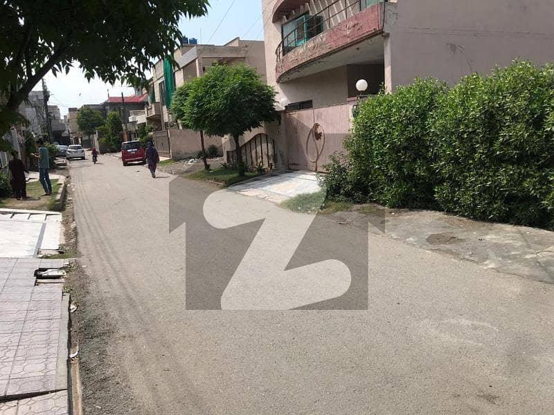 10 Marla Well maintain Plot for Sale in PIA Housing Scheme Lahore