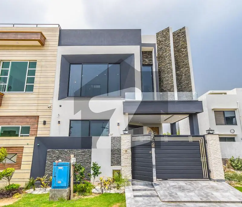 5 MARLA BRAND NEW MODERN STYLE BANGLOW FOR SALE IN DHA PHASE 9 TOWN