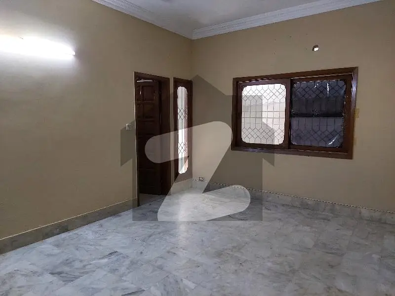 240 Yard Ground Floor Portion Separate Entrance Neat And Clean Top Class Location Near Park Masjid RESONABALE RENT