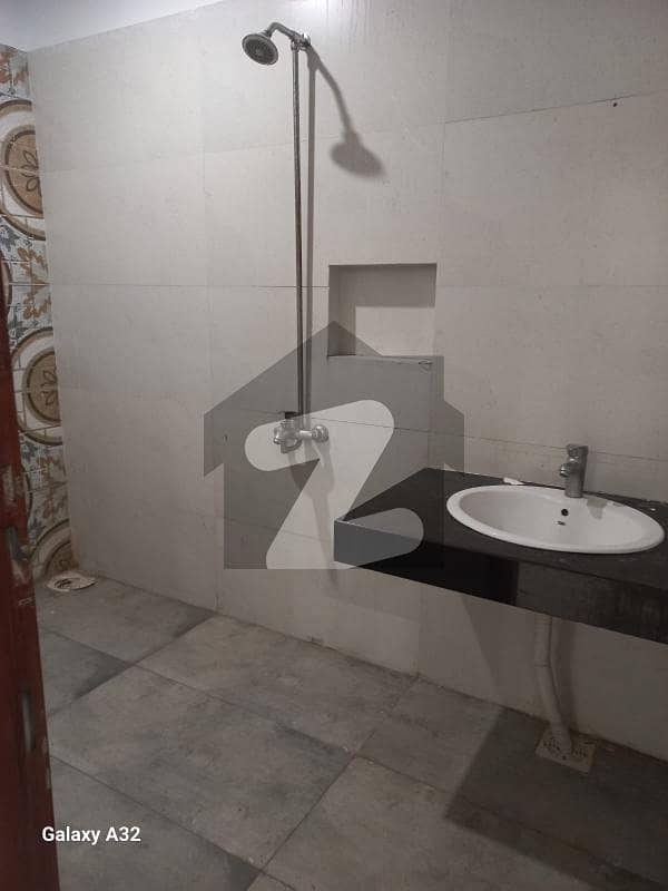 900 Square Feet Spacious Flat Is Available In Mehmoodabad For rent