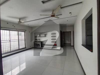 1 KANAL UPPER PORTON AVAILABLE FOR RENT IN DHA PHASE 1