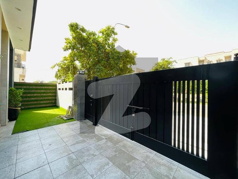 8 Marla Modern House For Sale In DHA 9 Town Lahore
