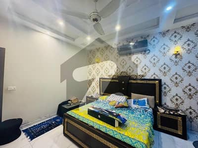 مرغزار آفیسرز کالونی لاہور میں 6 کمروں کا 10 مرلہ مکان 4.4 کروڑ میں برائے فروخت۔