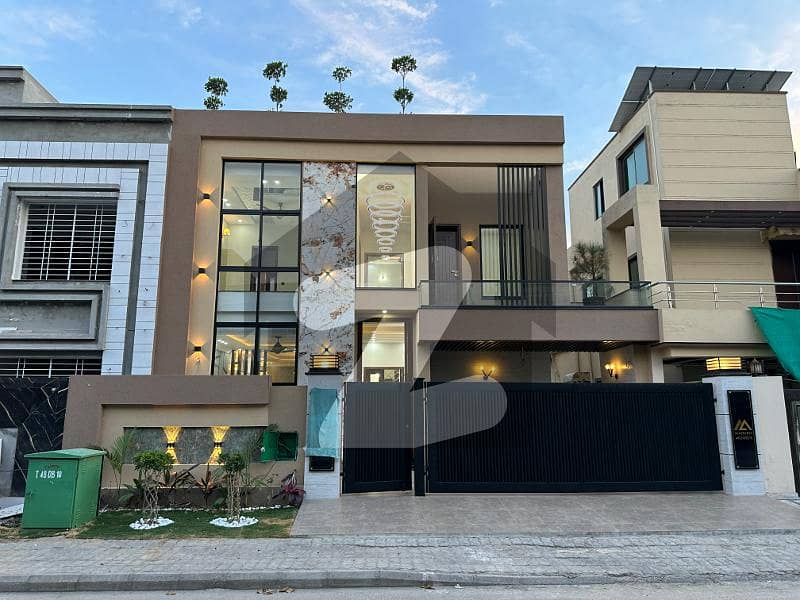 10 Marla Beautiful House In Bahria Town Lahore