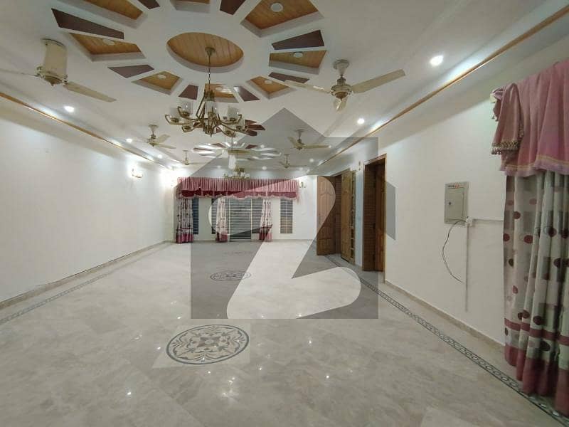 آئی ۔ 8 اسلام آباد میں 6 کمروں کا 12 مرلہ مکان 10.0 کروڑ میں برائے فروخت۔