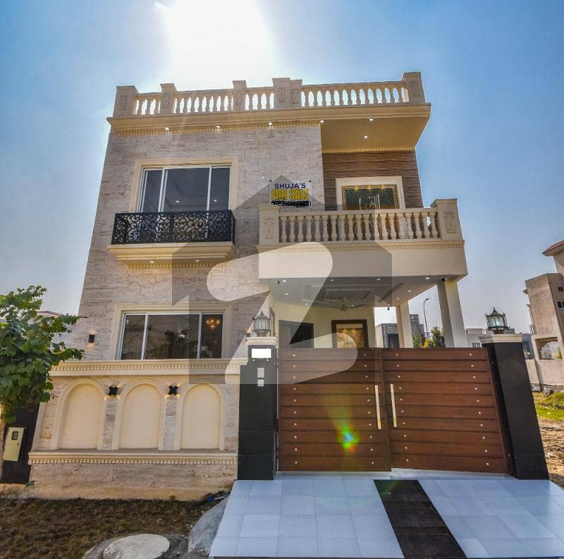 5 MARLA VICTORIAN DESIGN FULLY DESIGNER HOUSE AVAILABLE FOR RENT HOT LOCATION OF DHA