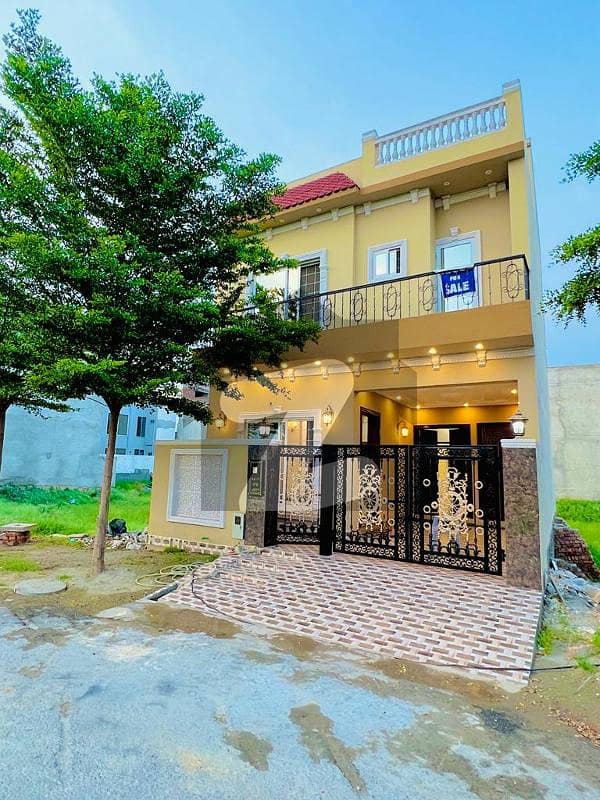 Facing Park 5 Marla House Available For Sale In M7B Lake City Lahore
