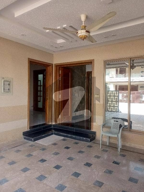 سوان گارڈن ۔ بلاک بی سوان گارڈن,اسلام آباد میں 5 کمروں کا 10 مرلہ مکان 3.8 کروڑ میں برائے فروخت۔