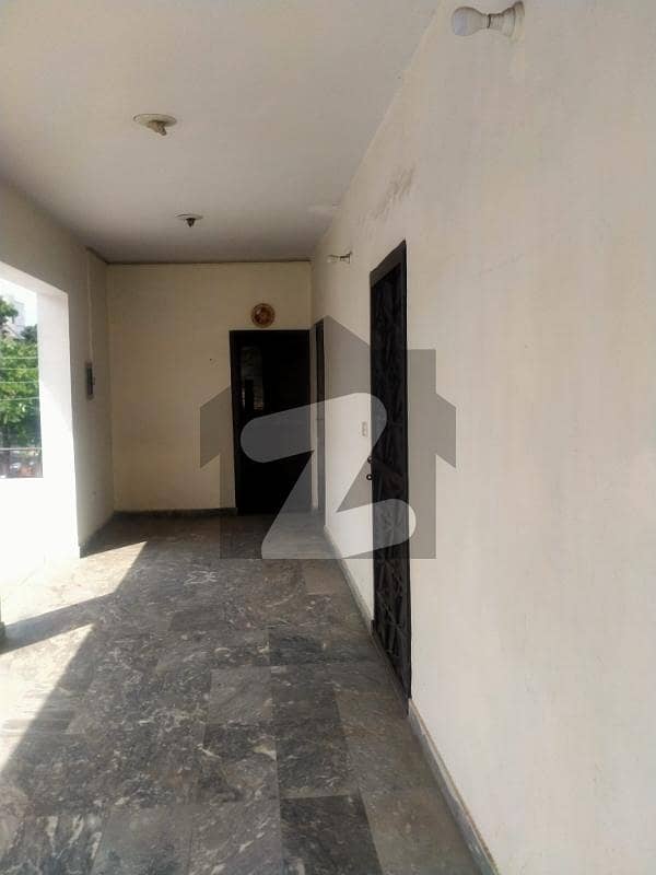 Sprate Gate Upper Portion for Rent in C1 Township College Road