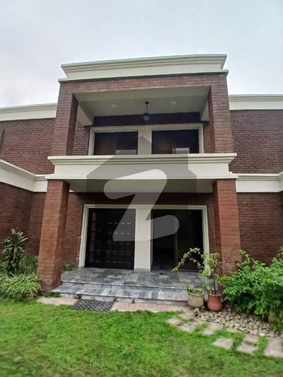 ڈی ایچ اے فیز 2 - بلاک کیو فیز 2,ڈیفنس (ڈی ایچ اے),لاہور میں 7 کمروں کا 2 کنال مکان 4.0 لاکھ میں کرایہ پر دستیاب ہے۔