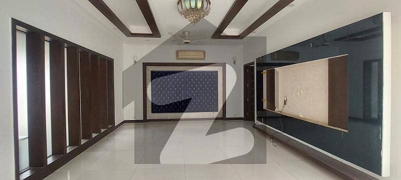 Near Jalal Sons Super Luxurious 1 Kanal Ultra Modern Upper Portion Available For Rent