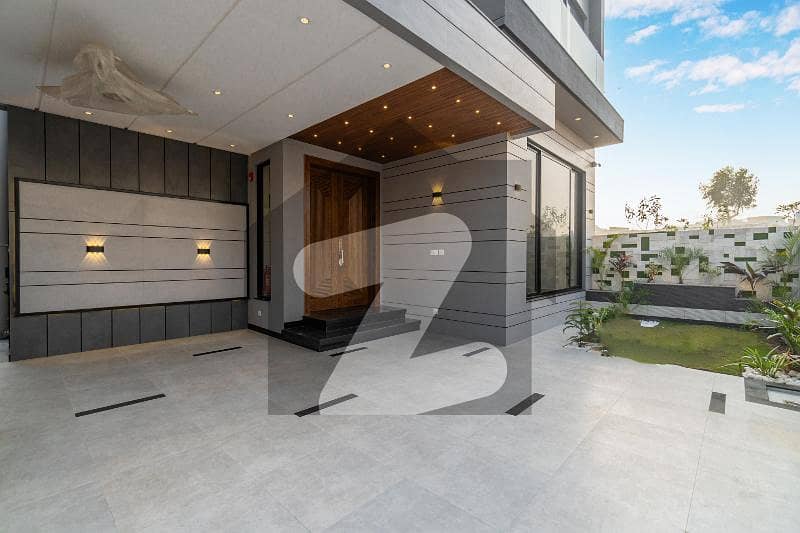 8 Marla Modern House For Rent in DHA Best Location