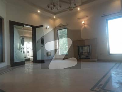 ڈی ایچ اے فیز 4 ڈیفنس (ڈی ایچ اے),لاہور میں 3 کمروں کا 1 کنال بالائی پورشن 90.0 ہزار میں کرایہ پر دستیاب ہے۔