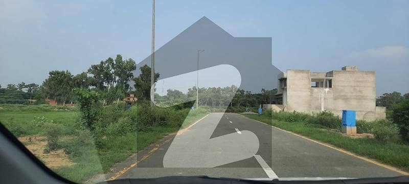 Near Park 10 Marla Plot on 80ft Road Available For Sale in DHA Phase 8 IVY Green Block Z4 |