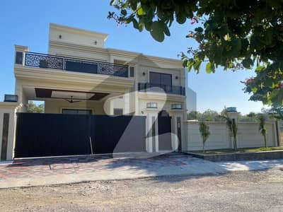 Brand new house for sale 8500 sqft covered area 1.5 kanal plot size. Contact direct owner