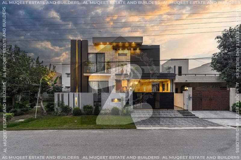 10-Marla Eye Catching Ultra Modern Dream Villa Near Park For Sale Near AirPort